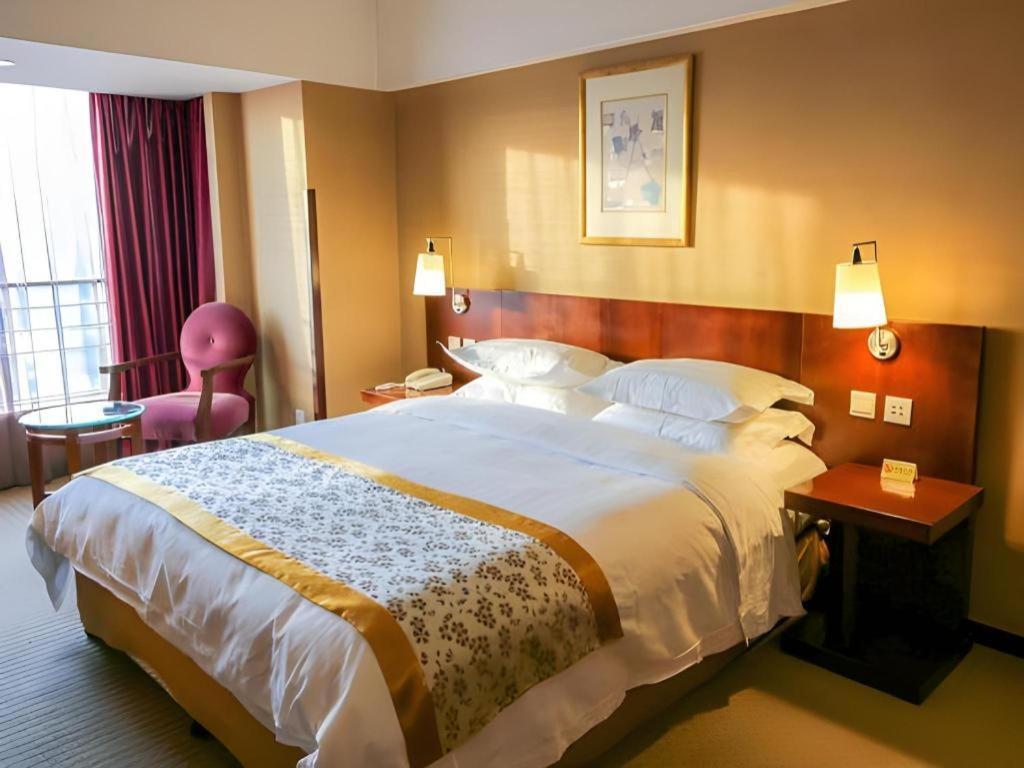 Dong Fang Hotel Beijing Bagian luar foto