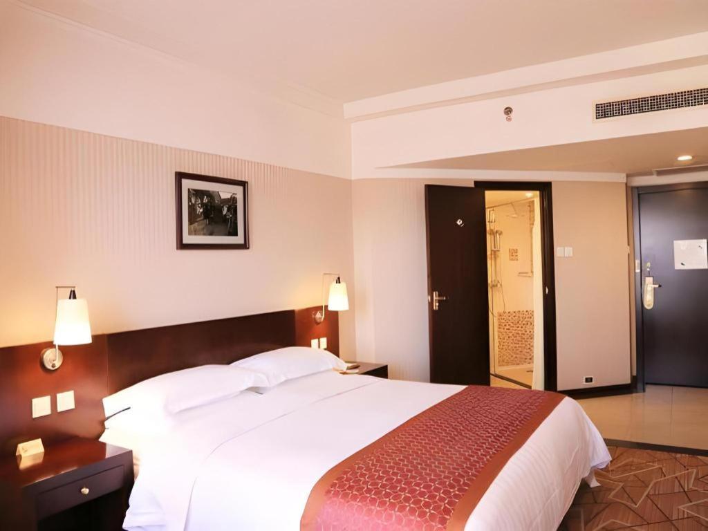 Dong Fang Hotel Beijing Bagian luar foto