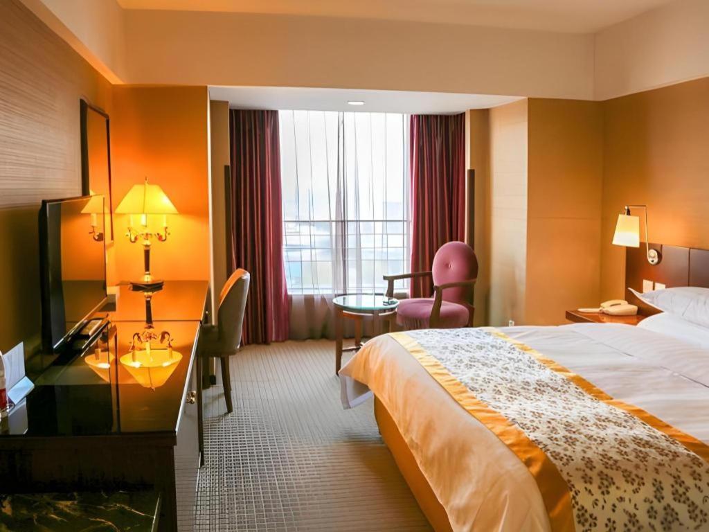 Dong Fang Hotel Beijing Bagian luar foto