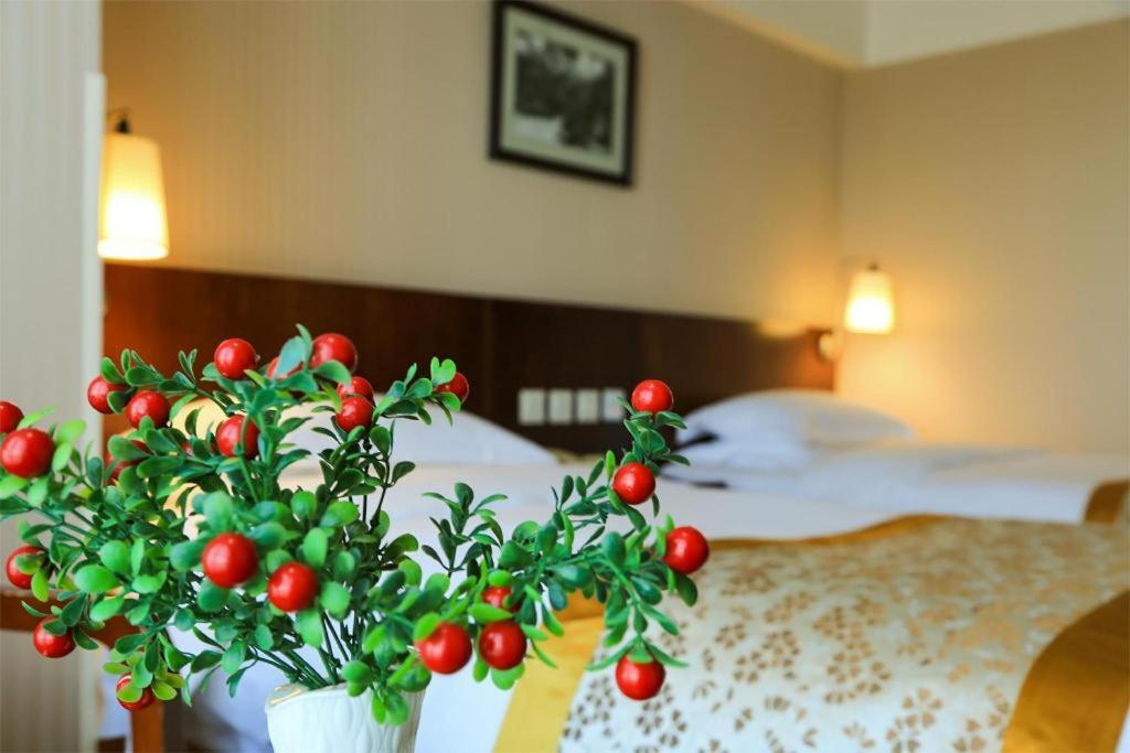 Dong Fang Hotel Beijing Bagian luar foto