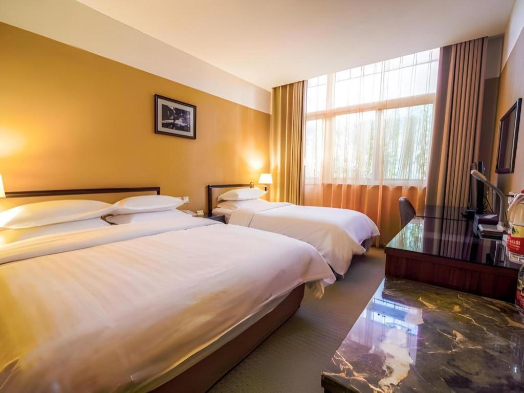Dong Fang Hotel Beijing Bagian luar foto