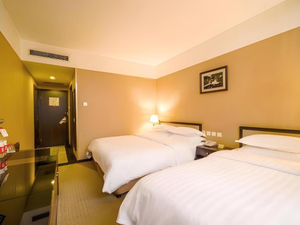 Dong Fang Hotel Beijing Bagian luar foto
