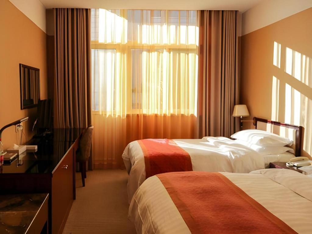 Dong Fang Hotel Beijing Bagian luar foto