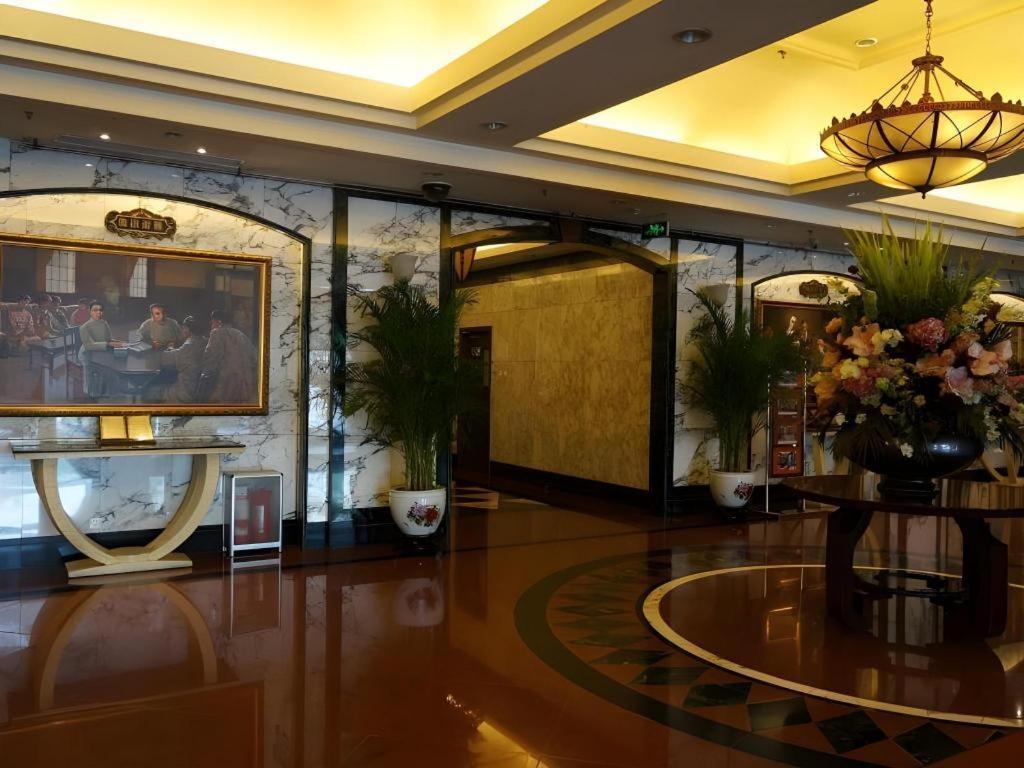 Dong Fang Hotel Beijing Bagian luar foto