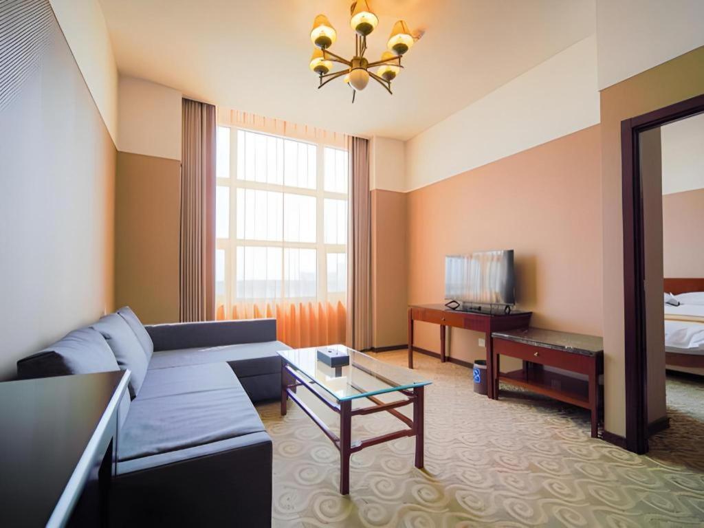 Dong Fang Hotel Beijing Bagian luar foto