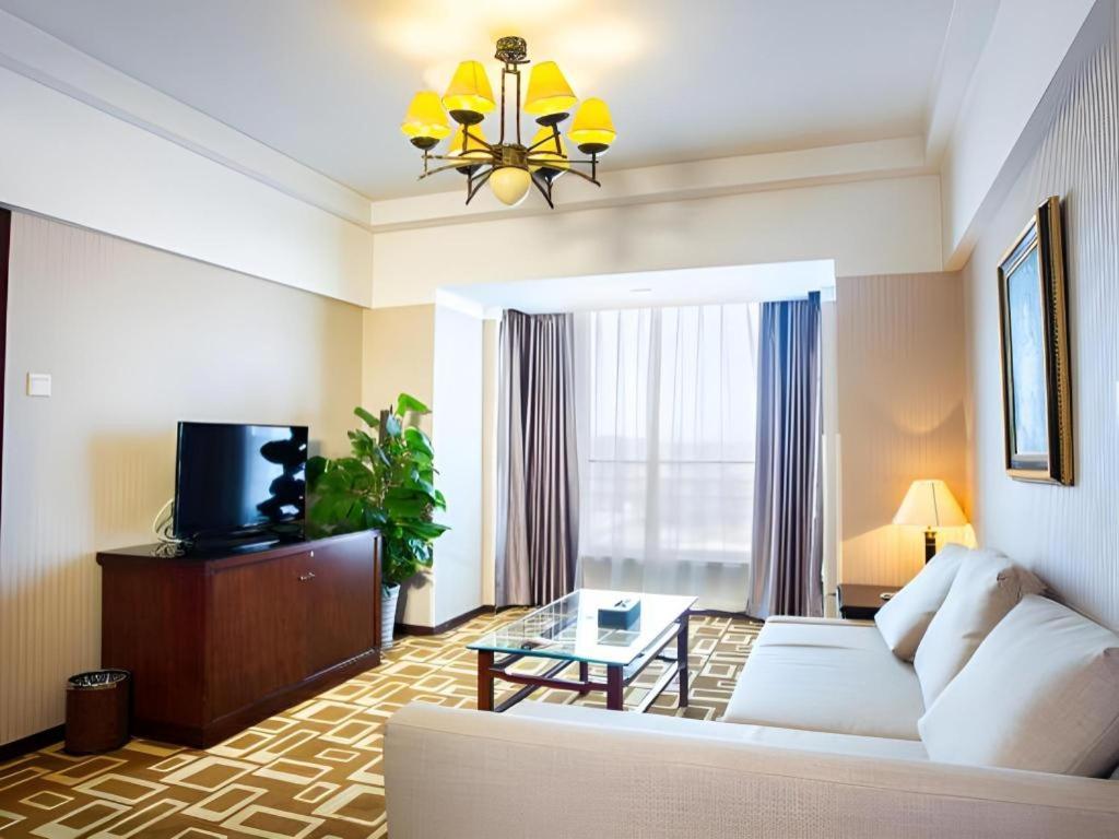 Dong Fang Hotel Beijing Bagian luar foto