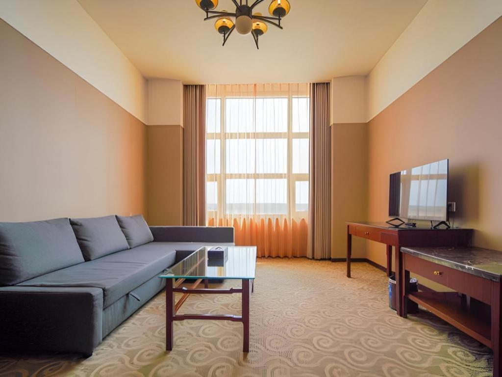 Dong Fang Hotel Beijing Bagian luar foto