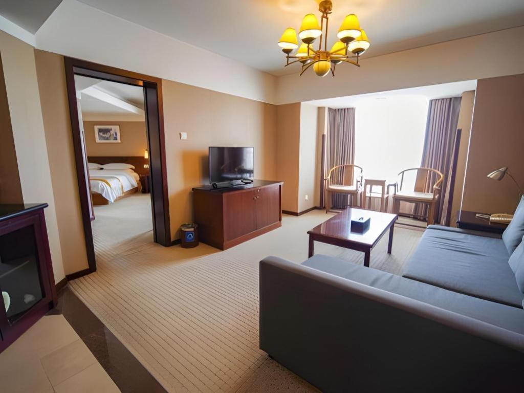 Dong Fang Hotel Beijing Bagian luar foto