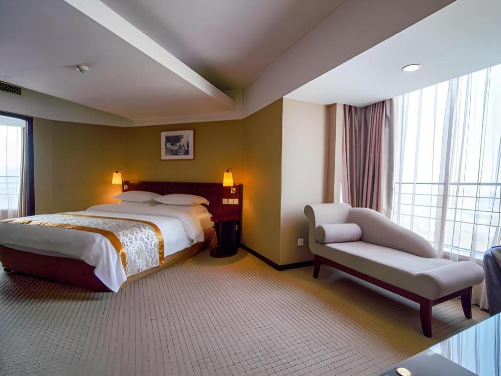 Dong Fang Hotel Beijing Bagian luar foto