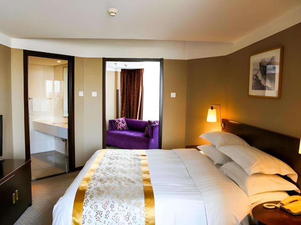 Dong Fang Hotel Beijing Bagian luar foto