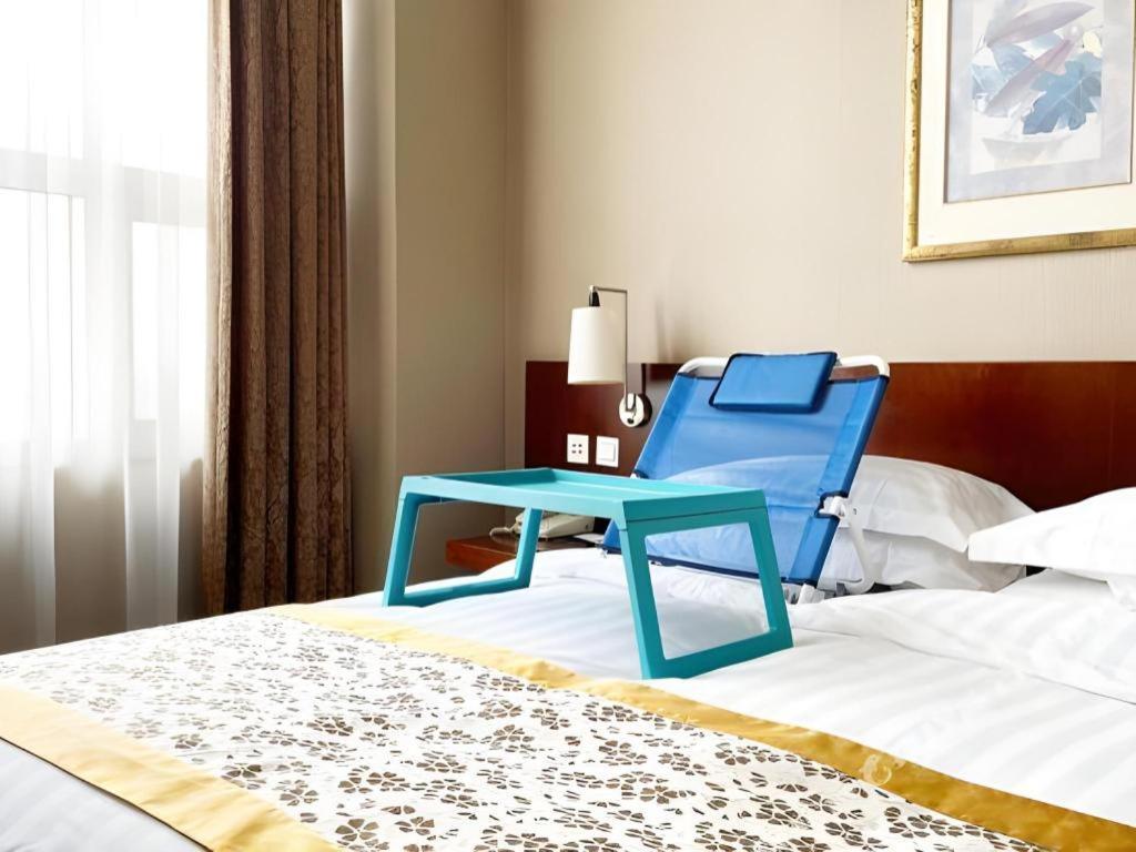 Dong Fang Hotel Beijing Bagian luar foto