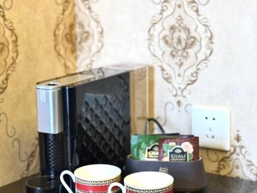Dong Fang Hotel Beijing Bagian luar foto