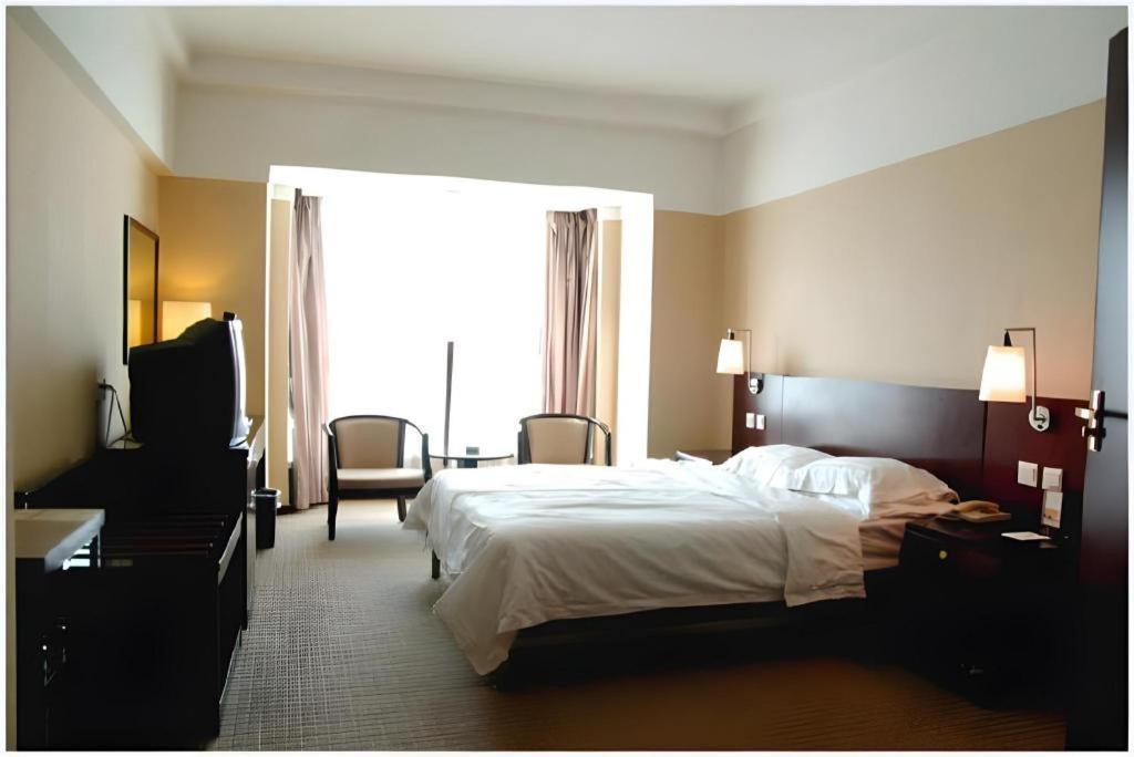 Dong Fang Hotel Beijing Bagian luar foto